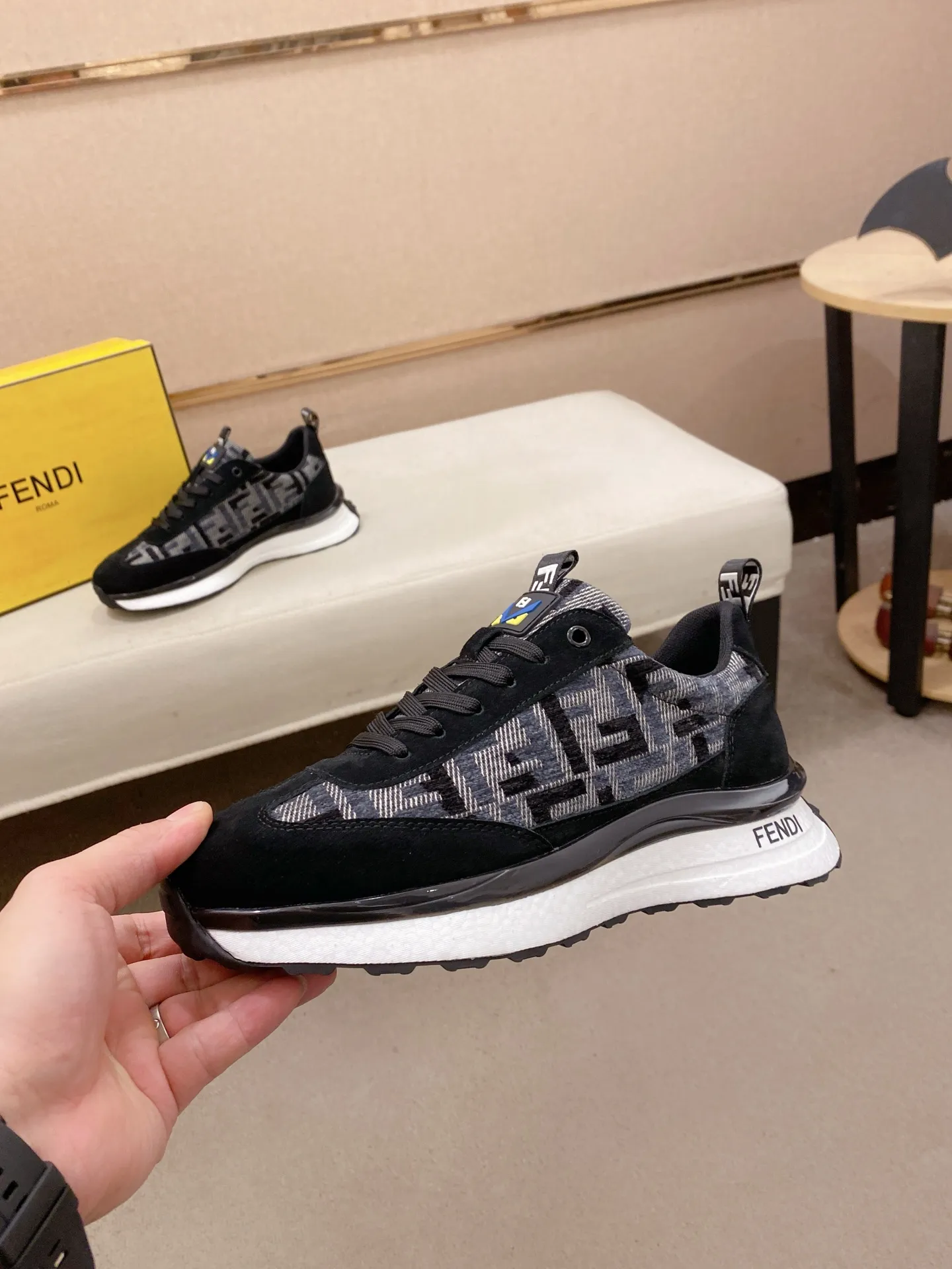 Factory price 442💰 (fendi) New high-top 👊🏻 upper 🇮🇹 imported cowhide fabric 🇩🇪 imported breathable mesh lining. The original outsole is molded to highlight the identity of every man, and the upper foot is elegant and stable🚶🏻🚶🏻The high-end custom counters reproduce the original version📯No matter the wind or rain, the shoe last remains unchanged and can withstand the verification of time🔍️,🔵 Size: 38-44